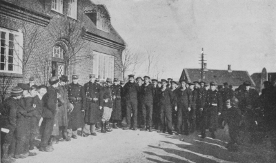 AT SKAGEN: GERMAN PRIZE CREW OF THE IGOTZ MENDI UNDER GUARD, AWAITING INTERNMENT.