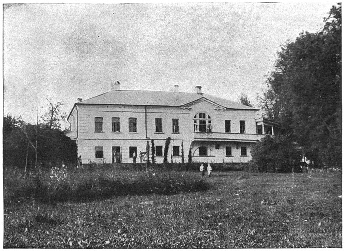 Tolstoi’s woning te Jasnaja Paljana.—Blz. 56.