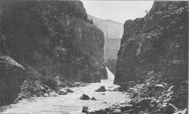 Shoshone Project, Wyoming Shoshone Canyon, looking upstream toward the dam. Dam, 328.4 feet high; storage capacity, 456,000 acre-feet