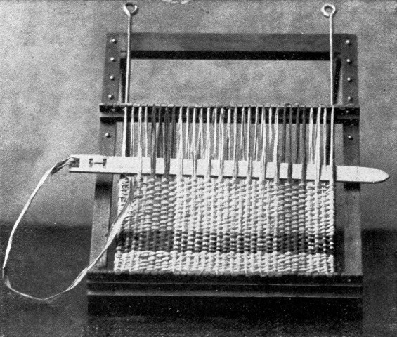 Method of weaving a raffia mat on the loom, showing colored stripes