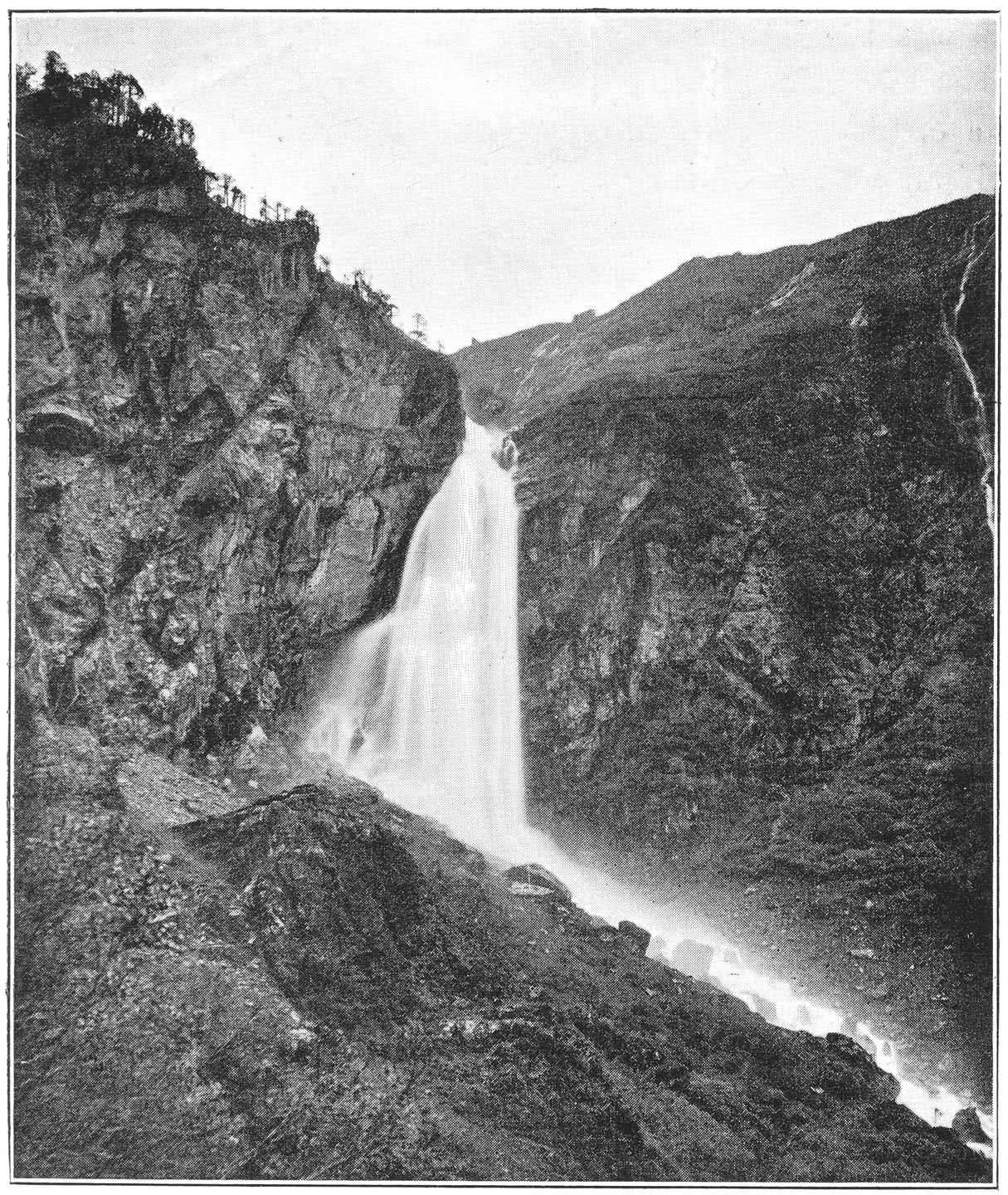 WATERFALL BELOW PACHUNGRI, BETWEEN GERA-TANG AND METANG.