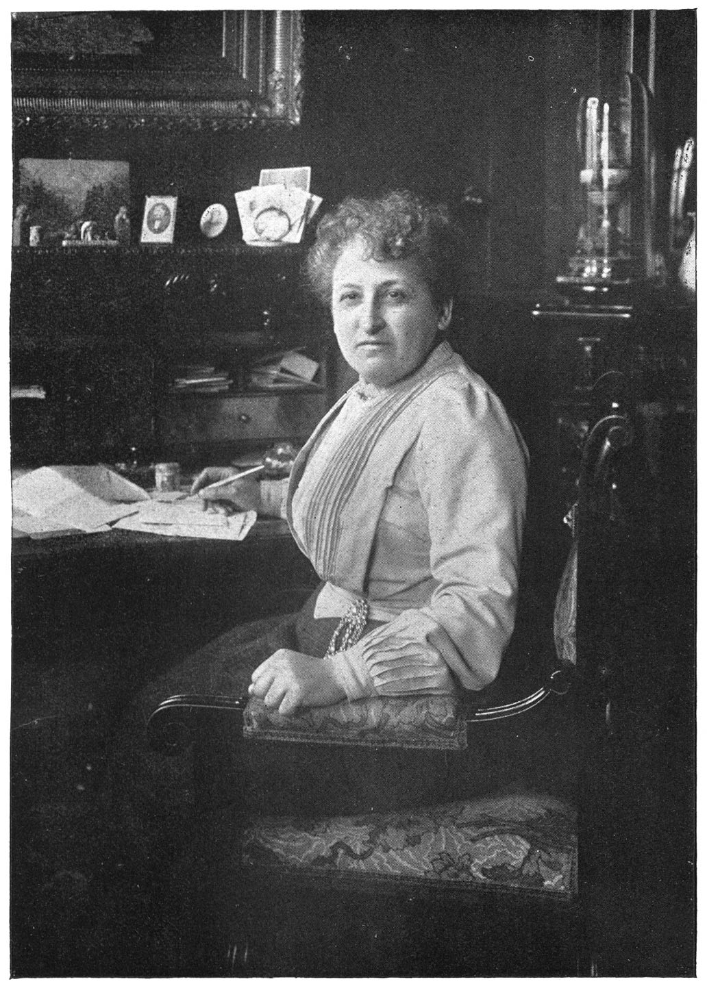 DR. ALETTA H. JACOBS IN HAAR WERKKAMER IN 1904 BIJ GELEGENHEID VAN HAAR 25 J. DOCTORSJUBILEUM