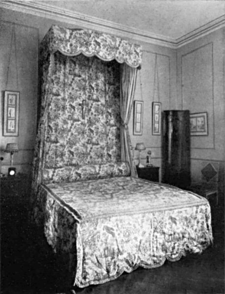 MRS. FREDERICK HAVEMEYER'S CHINOISERIE CHINTZ BED