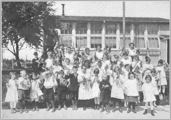 First crop of radishes and lettuce at the Alameda Park School, Portland, Oregon, June, 1916