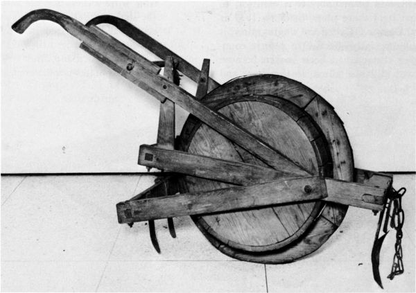 Figure 4.--Cotton planter, about 1895. (Catalog No. 37.)