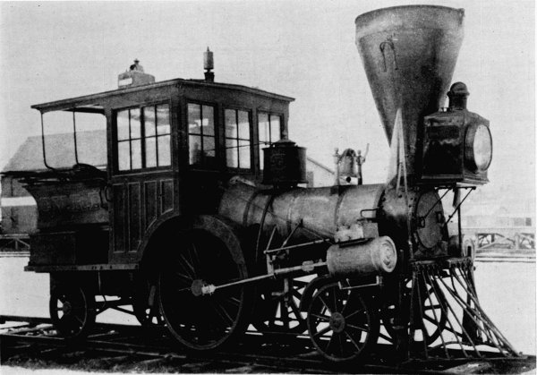 Figure 3.—“Pioneer,” about 1901, showing the sandbox and large headlamp.