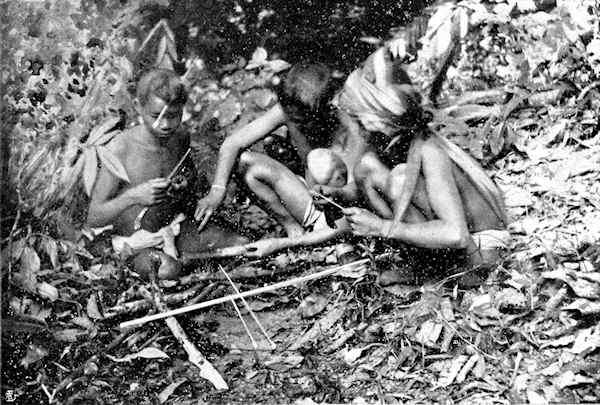 Group of Sakai making arrows