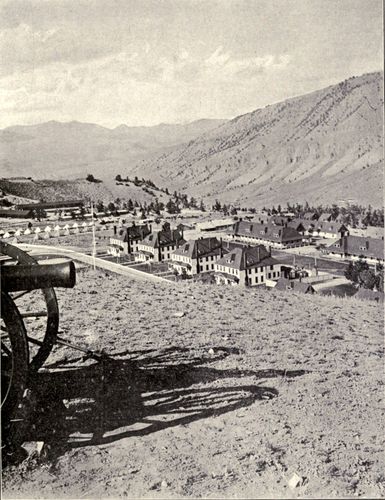 FORT YELLOWSTONE.  From stereograph, copyright 1904, by Underwood & Underwood, New York.