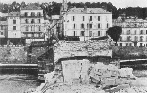 BRIDGE CROSSING MARNE RIVER IN CHÂTEAU-THIERRY DESTROYED BY GERMANS IN THEIR RETREAT FROM TOWN