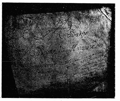 ENVELOPPE EXTÉRIEURE DE LA BOITE ENVOYÉE PAR LATUDE A MADAME DE POMPADOUR, LE 28 AVRIL 1749 Les mots Signé et paraphé au désir de la déclaration, etc., ont été ajoutés lors des interrogatoires, avec les signatures du lieutenant de police Berryer, et de Latude (Danry) (Bibl. de l'Arsenal, arch. de la Bastille, ms. 11.692-11.693)