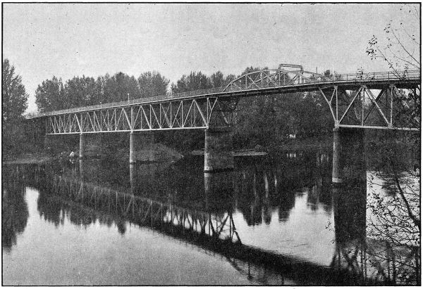 INTERCOUNTY BRIDGE OVER THE WILLAMETTE AT SALEM. BUILT BY MARION AND POLK COUNTIES IN 1917 AND 1918. COST $250,000.00. TOTAL LENGTH 2,220 FEET