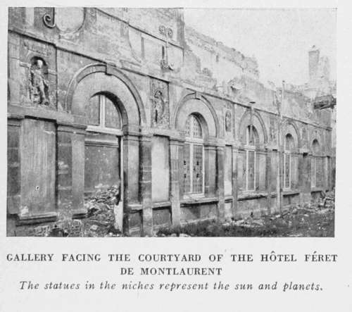 GALLERY FACING THE COURTYARD OF THE HÔTEL FÉRET DE MONTLAURENT The statues in the niches represent the sun and planets.