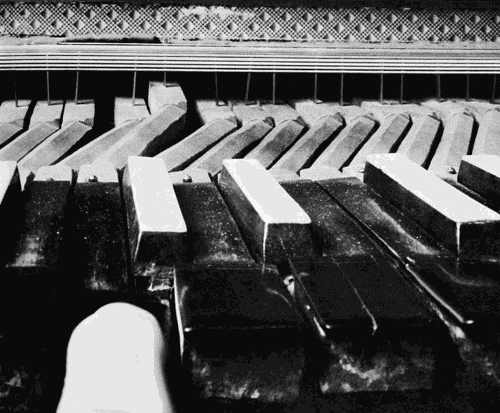 31. Clavichord action.