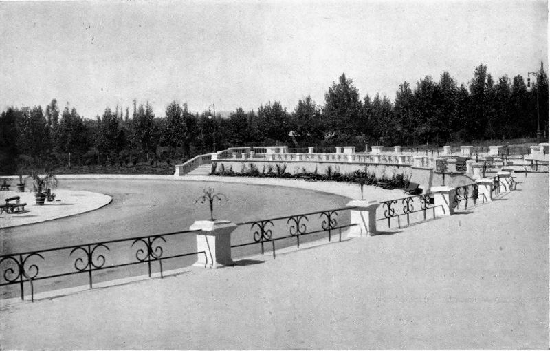 THE PROMENADE IN MENDOZA PARK.