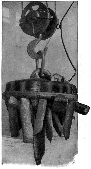 Magnet lifting pig-iron