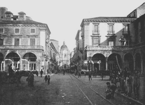 PIAZZA MAZZINI E VIA GARIBALDI.