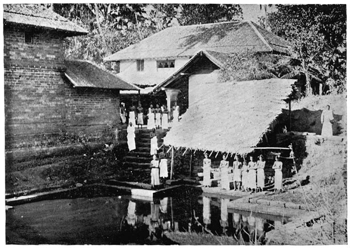 Nāyar house.