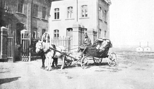 Der erste Tarantaß vor der Russisch-Chinesischen Bank in Urga.