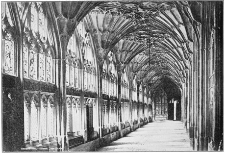 CATHEDRAL AT GLOUCESTER, GLOUCESTERSHIRE, ENGLAND, VIEW IN CLOISTER.