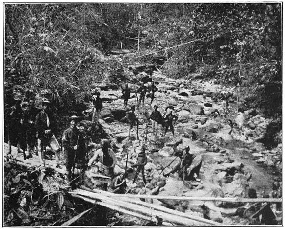 Op patrouille. (De Warawa rivier).