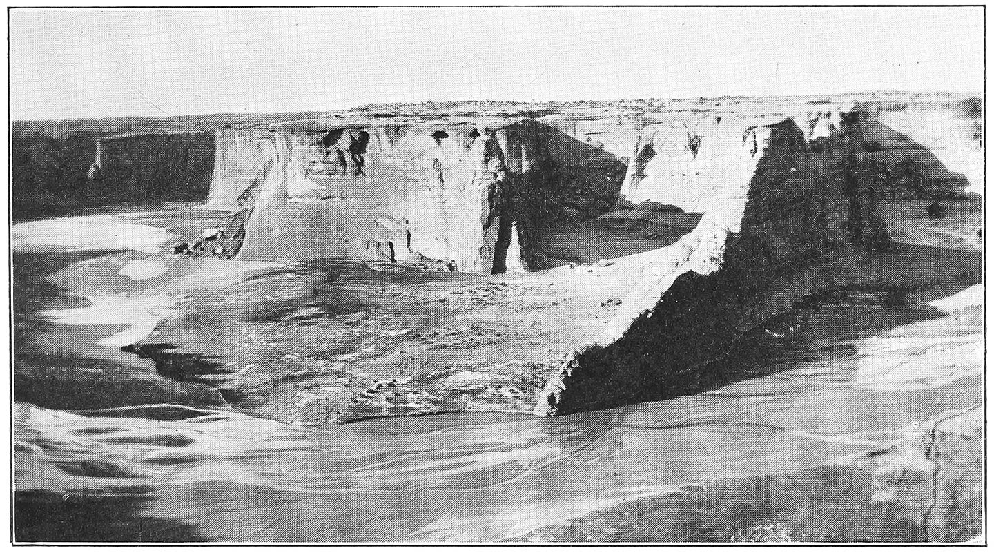 CAÑON DE CHELLY, SEEN FROM THE RIM