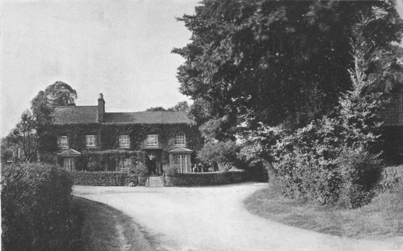 Photo of a house at the end of a drive.