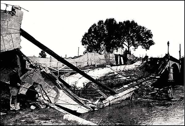 Photograph of the Pont-Neuf, blown up by the British.