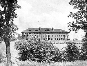 Administration Building (Main Building), University
Farm, St. Anthony Park, Minn.