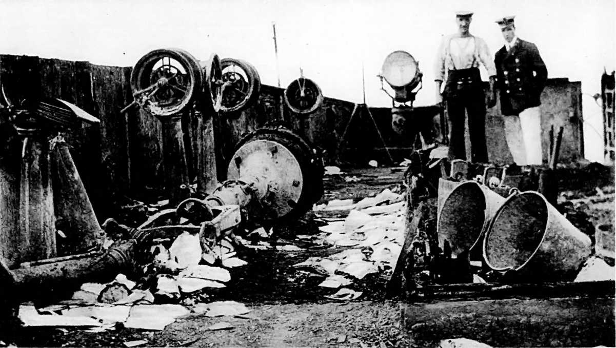 THE DUEL OF THE ARMED LINERS: THE SHATTERED BRIDGE OF THE
"CARMANIA" AFTER HER VICTORY OVER THE "CAP TRAFALGAR."