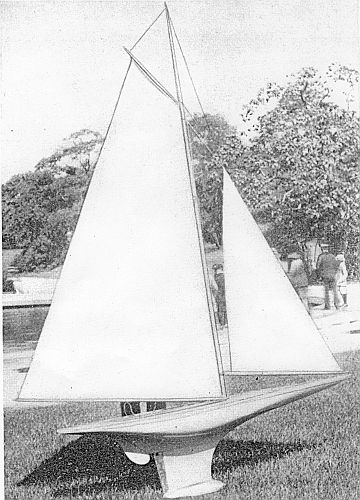 A CUP-WINNING MODEL SAIL BOAT