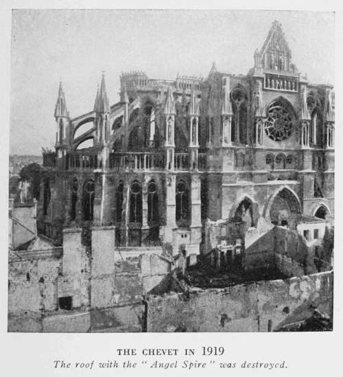 THE CHEVET IN 1919
The roof with the "Angel Spire" was destroyed.
