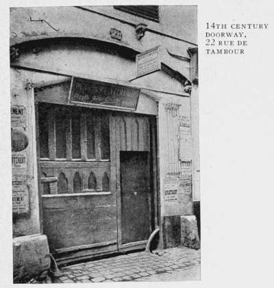 14TH CENTURY
DOORWAY,
22 RUE DE
TAMBOUR